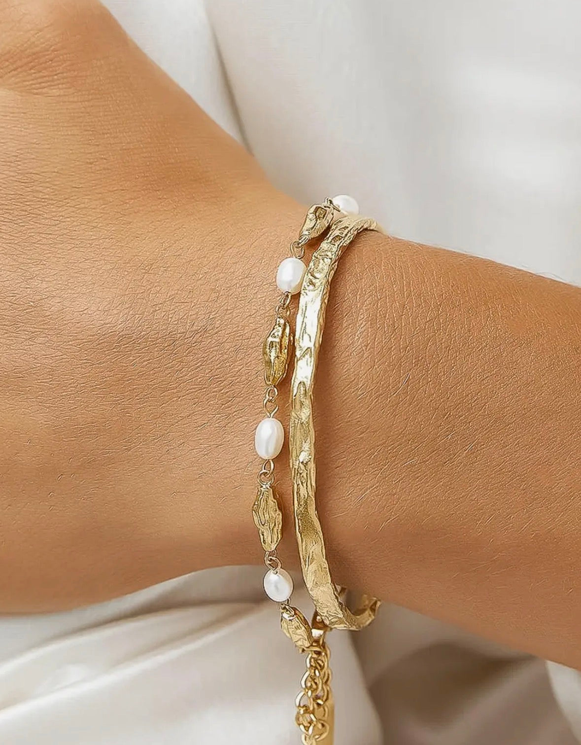 18k Thin Textured Bangle